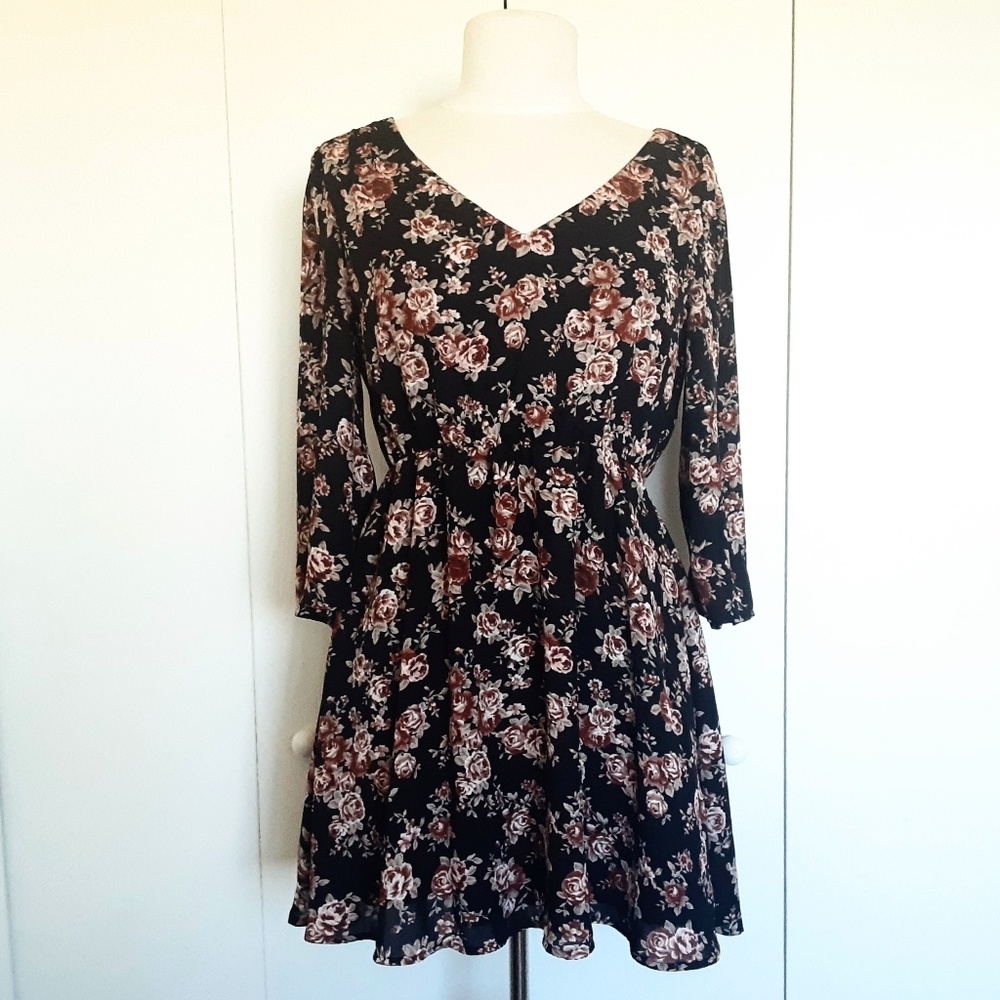 FOREVER 21 Floral Flowy Dress Size Medium